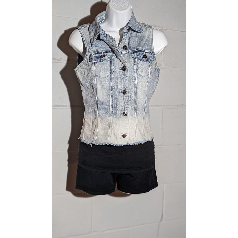 Maurices Denim Vest Medium Bleach Wash Sleeveless Jean Frayed Hem Medium